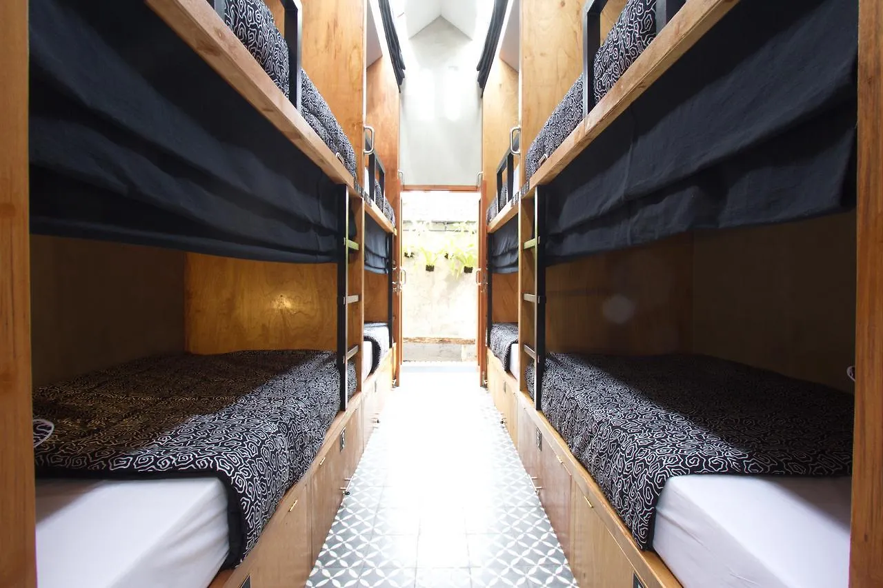 Sunshine Vintage House Hostel Ubud